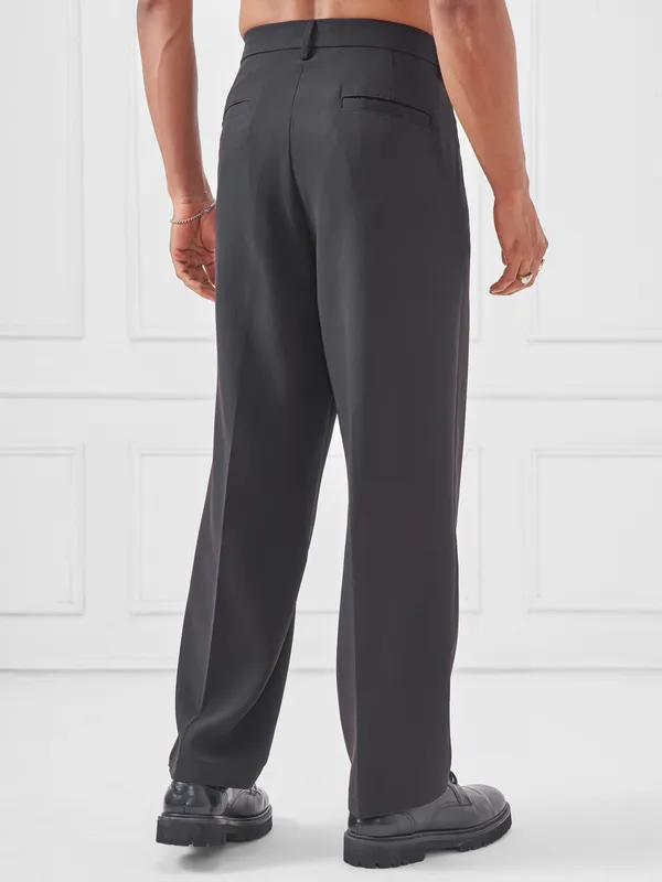 Highlander Men Black Wide Leg Solid Regular Trouser