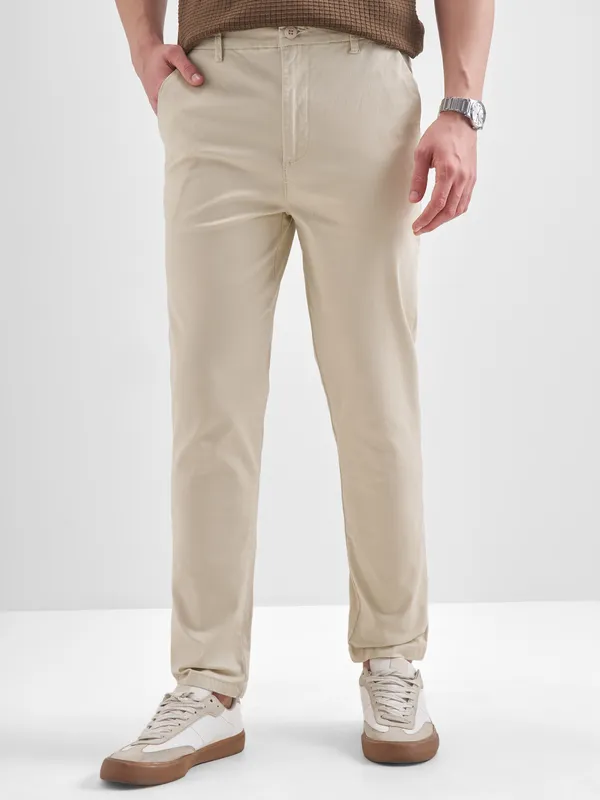 Highlander Men Off White Slim Fit Solid Regular Trouser