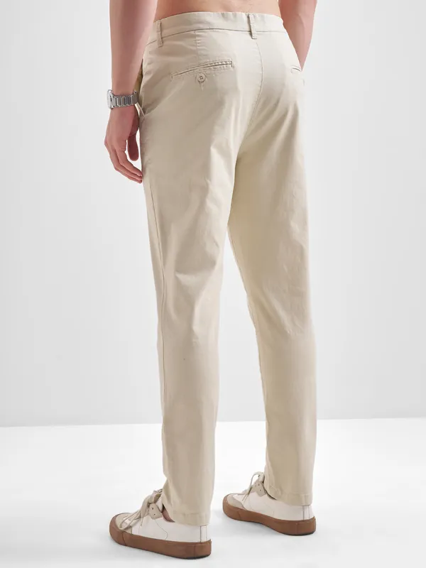Highlander Men Off White Slim Fit Solid Regular Trouser