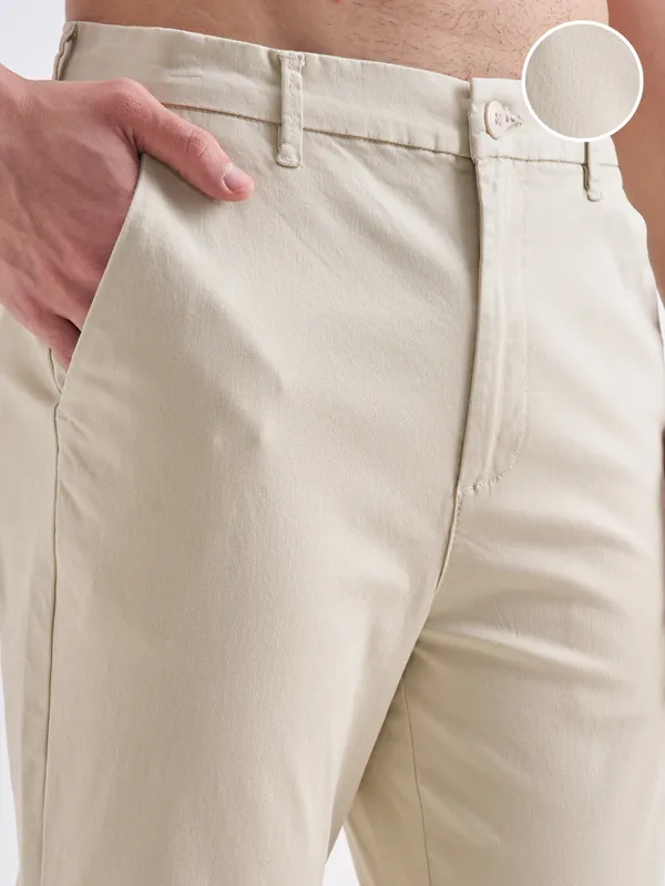 Highlander Men Off White Slim Fit Solid Regular Trouser