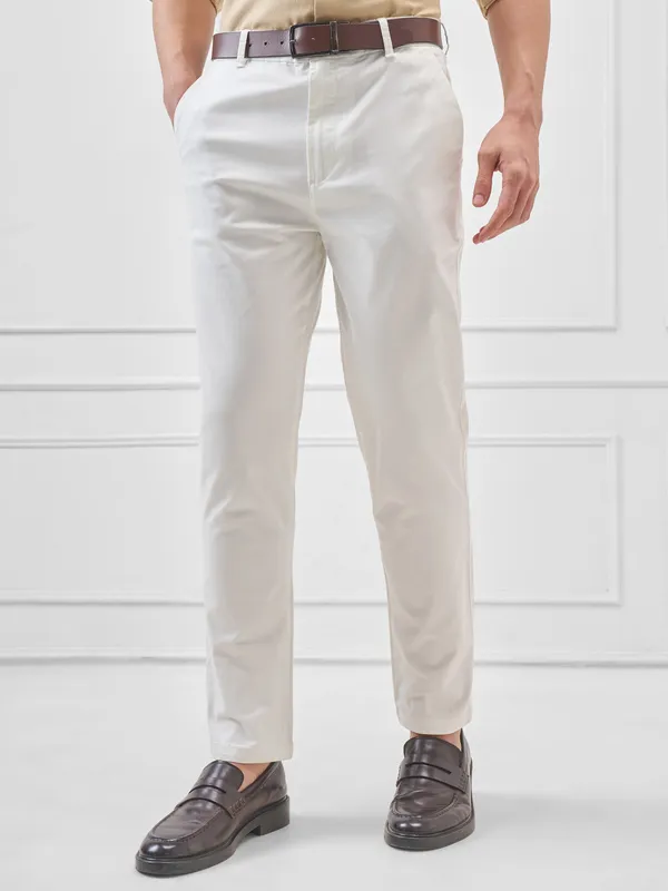 Highlander Men White Slim Fit Solid Regular Trouser