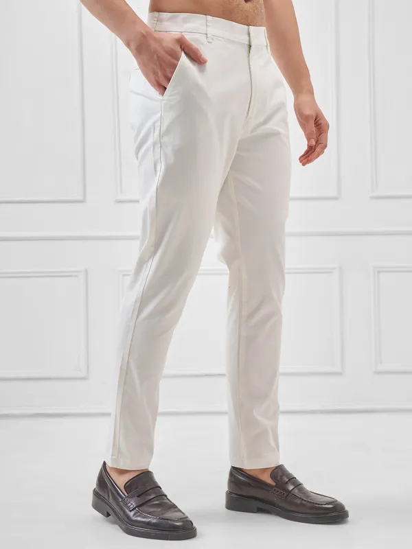 Highlander Men White Slim Fit Solid Regular Trouser