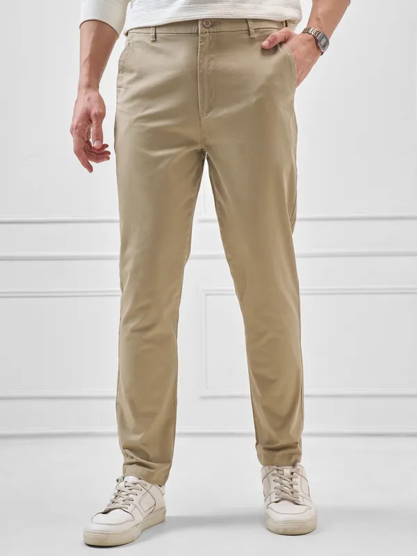 Highlander Men Beige Slim Fit Solid Regular Trouser