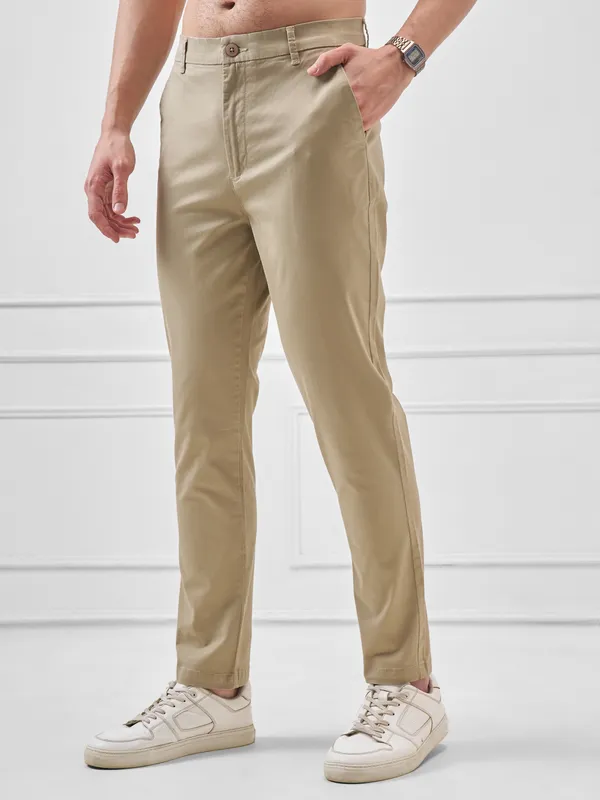 Highlander Men Beige Slim Fit Solid Regular Trouser