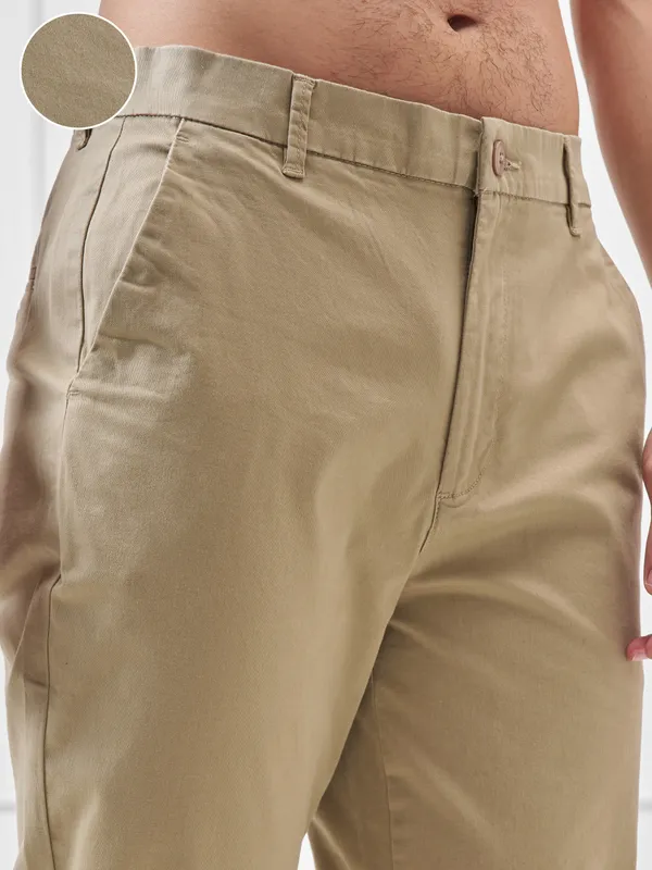 Highlander Men Beige Slim Fit Solid Regular Trouser