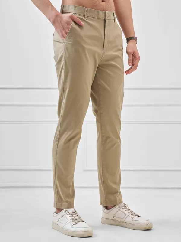 Highlander Men Beige Slim Fit Solid Regular Trouser