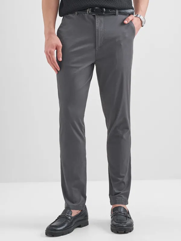 Highlander Men Grey Slim Fit Solid Regular Trouser