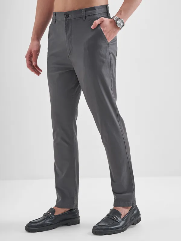 Highlander Men Grey Slim Fit Solid Regular Trouser