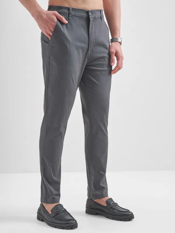 Highlander Men Grey Slim Fit Solid Regular Trouser