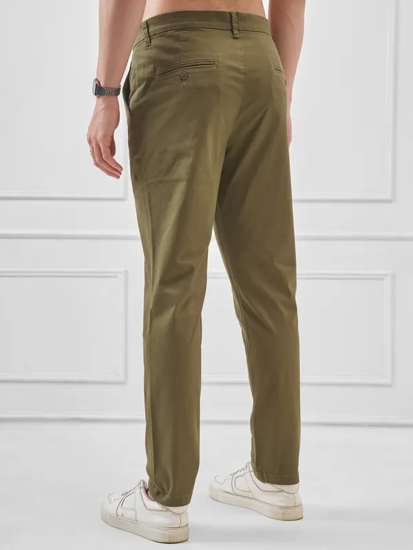 Highlander Men Green Slim Fit Solid Regular Trouser