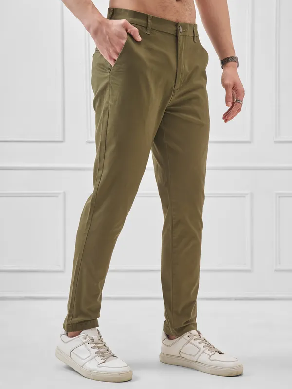 Highlander Men Green Slim Fit Solid Regular Trouser