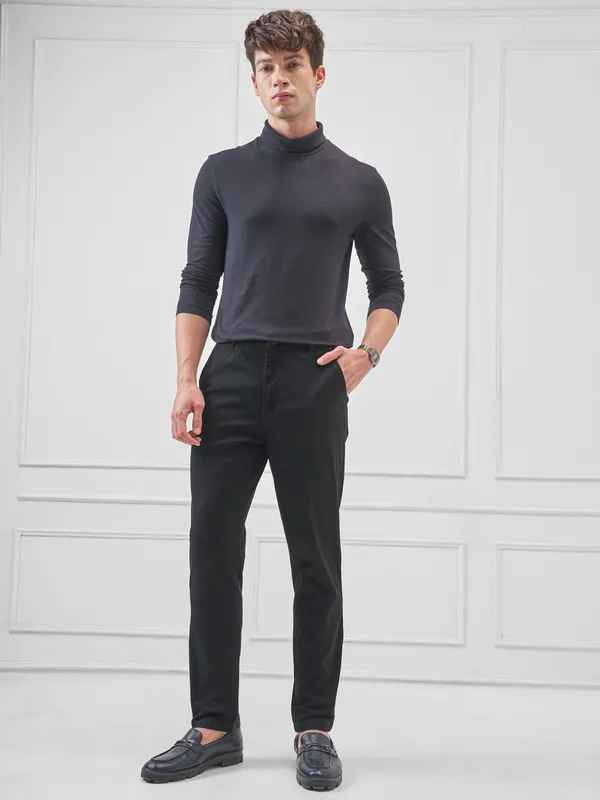 Highlander Men Black Slim Fit Solid Regular Trouser