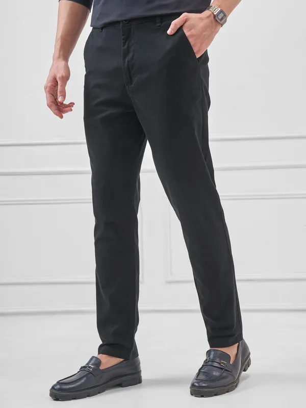 Highlander Men Black Slim Fit Solid Regular Trouser