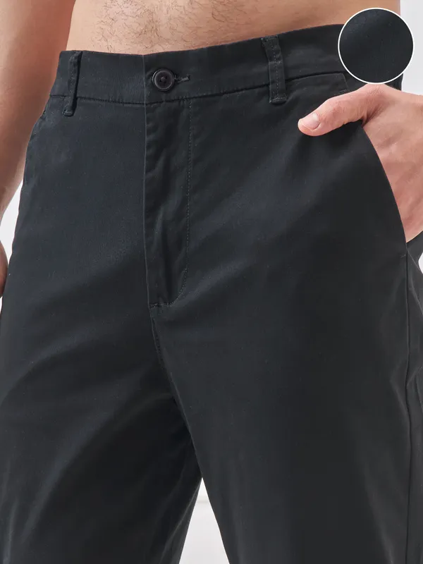 Highlander Men Black Slim Fit Solid Regular Trouser