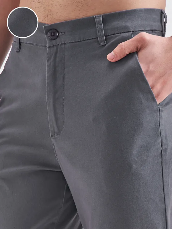 Highlander Men Grey Slim Fit Solid Regular Trouser