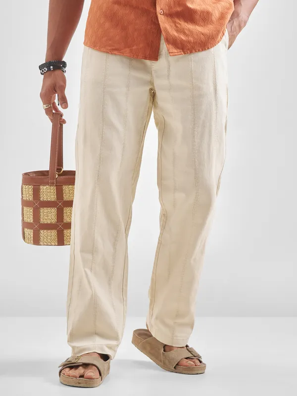 Highlander Men Off White Relaxed Fit Solid Regular Trouser