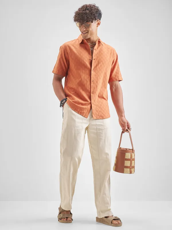 Highlander Men Off White Relaxed Fit Solid Regular Trouser