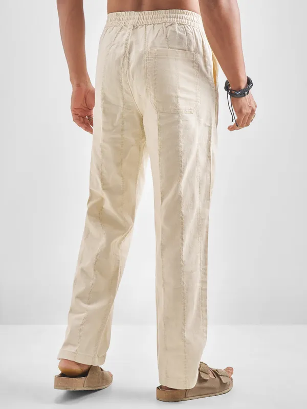 Highlander Men Off White Relaxed Fit Solid Regular Trouser