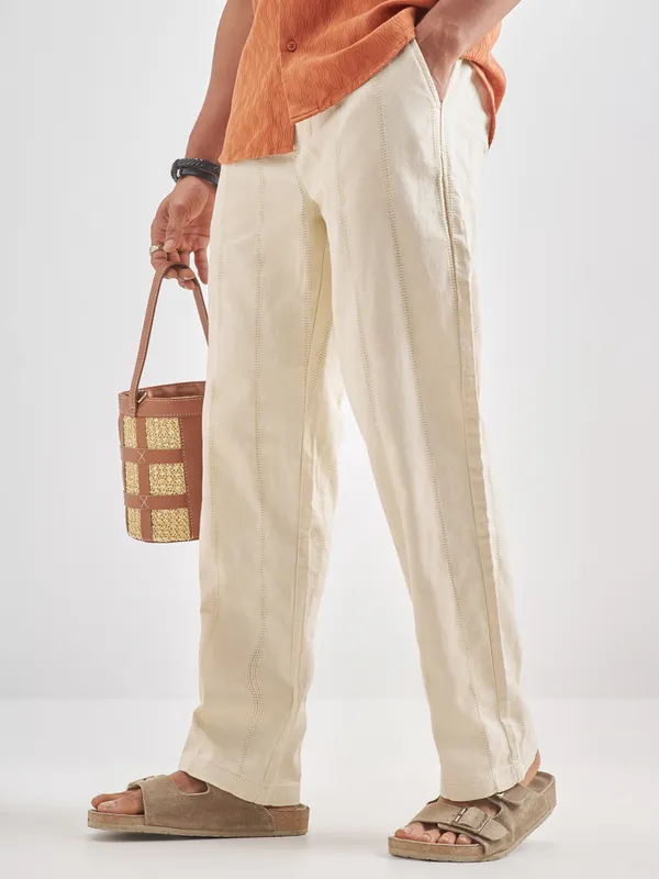 Highlander Men Off White Relaxed Fit Solid Regular Trouser
