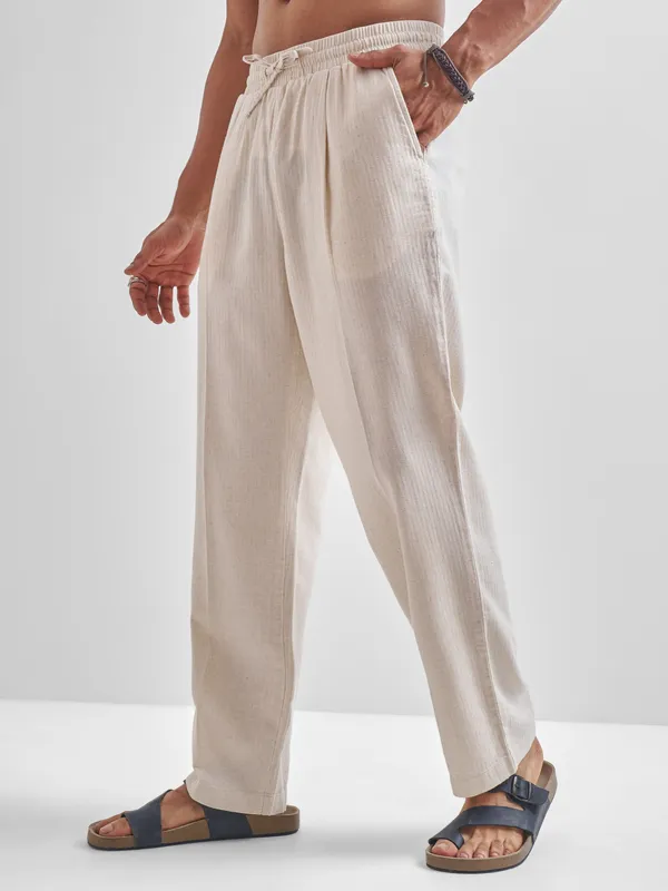 Highlander Men Beige Relaxed Fit Solid Regular Trousers