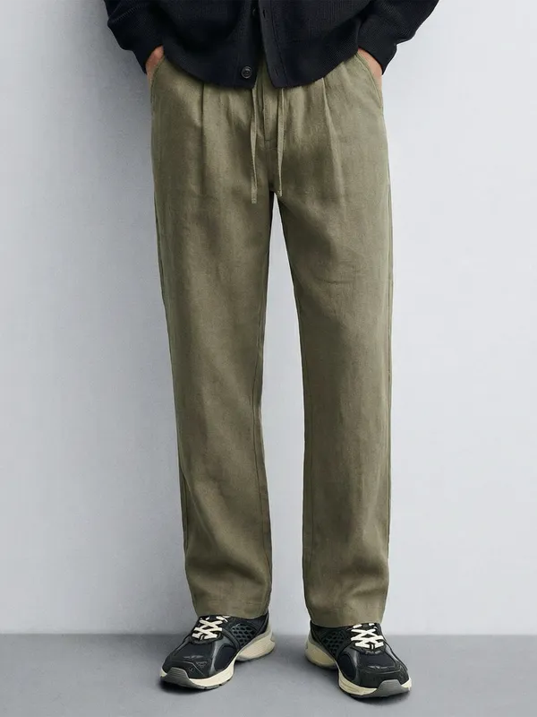 Highlander Men Olive Relaxed Fit Solid Casual Trouser