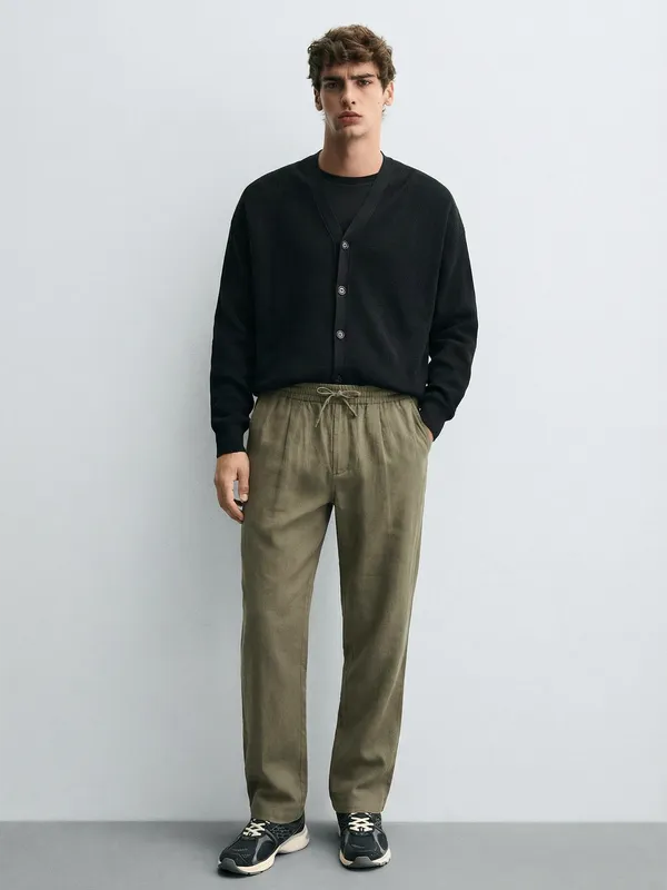 Highlander Men Olive Relaxed Fit Solid Casual Trouser