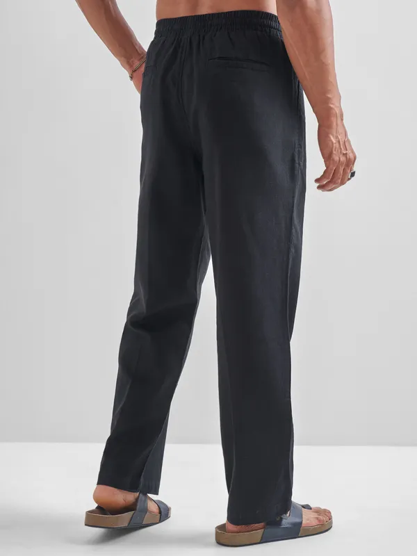 Highlander Men Black Relaxed Fit Solid Regular Trousers