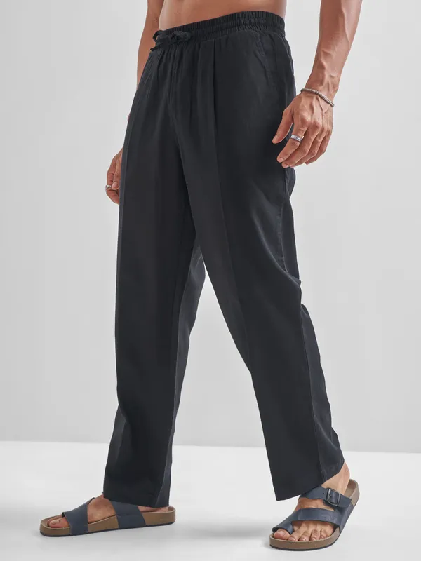 Highlander Men Black Relaxed Fit Solid Regular Trousers