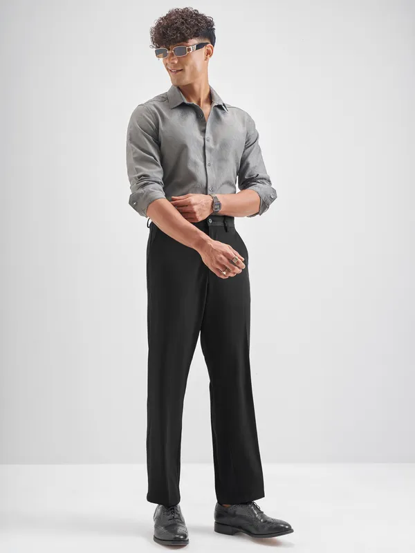 Highlander Men Black Solid Regular Trouser