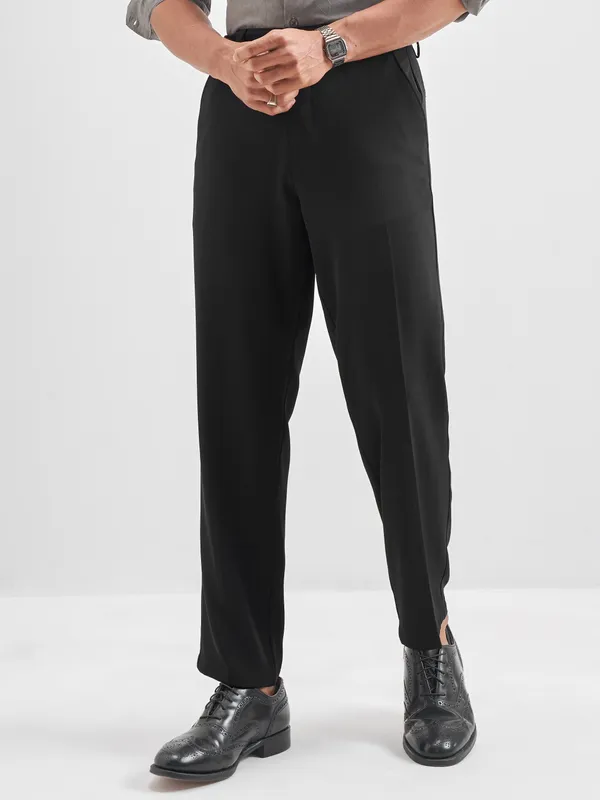 Highlander Men Black Solid Regular Trouser