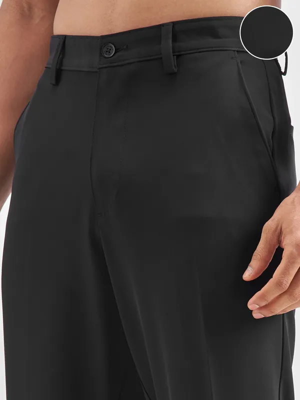 Highlander Men Black Solid Regular Trouser