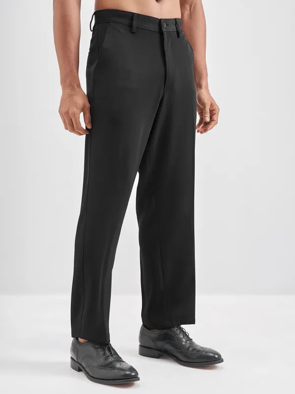 Highlander Men Black Solid Regular Trouser