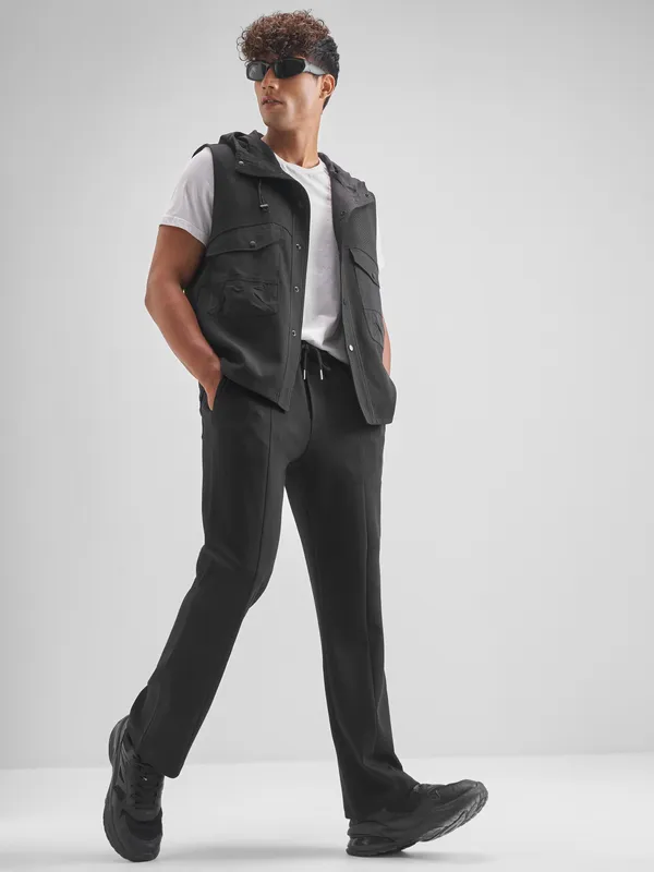 Highlander Men Black Relaxed Fit Solid Regular Trouser