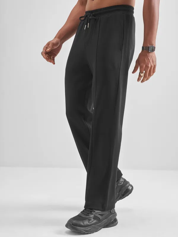 Highlander Men Black Relaxed Fit Solid Regular Trouser