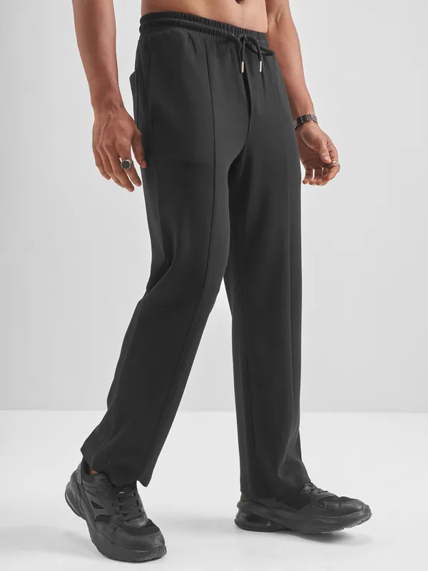 Highlander Men Black Relaxed Fit Solid Regular Trouser