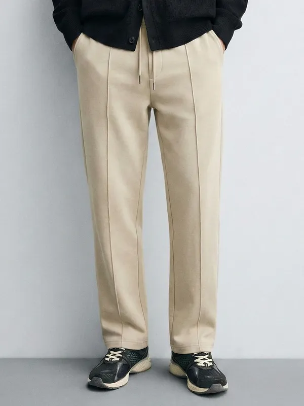 Highlander Men Beige Relaxed Fit Solid Regular Trouser
