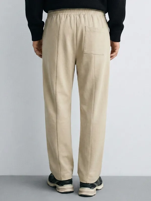 Highlander Men Beige Relaxed Fit Solid Regular Trouser