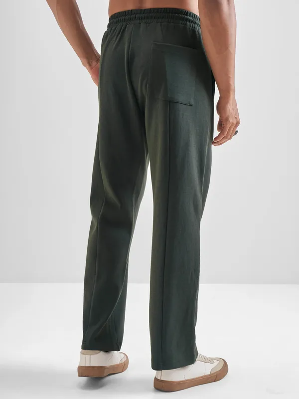 Highlander Men Olive Relaxed Fit Solid Regular Trouser