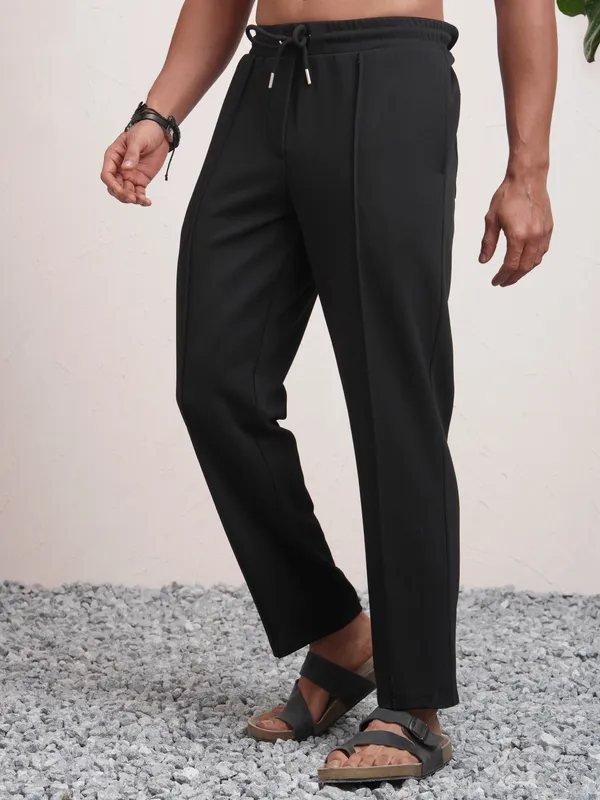Highlander Men Black Relaxed Fit Solid Regular Trouser