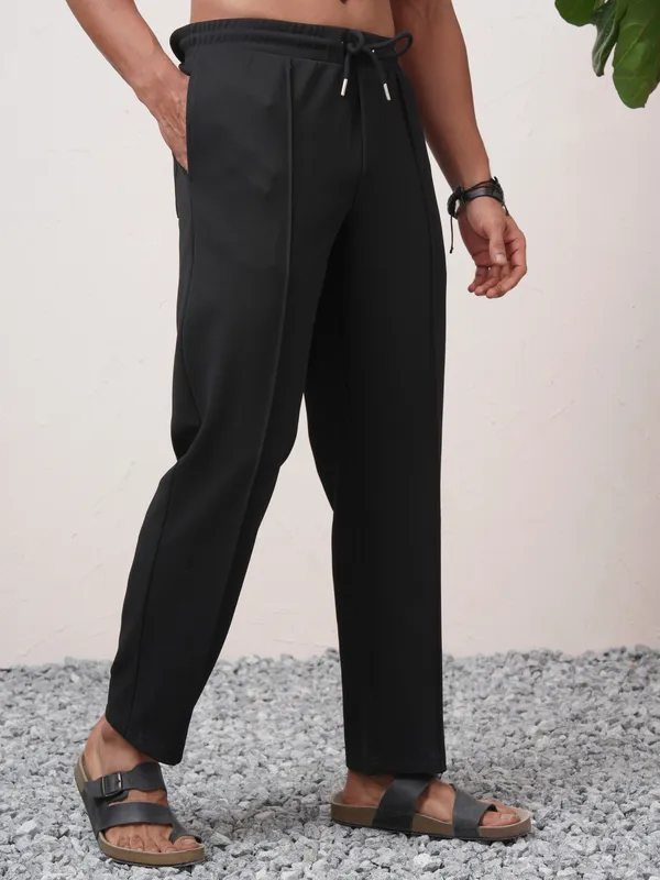 Highlander Men Black Relaxed Fit Solid Regular Trouser