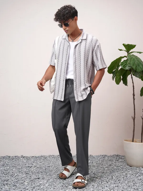 Highlander Men Grey Relaxed Fit Solid Regular Trouser