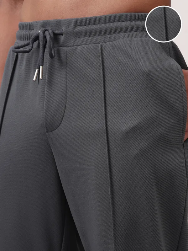 Highlander Men Grey Relaxed Fit Solid Regular Trouser