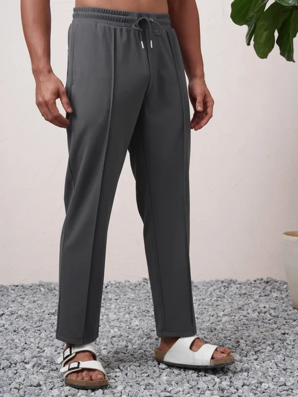 Highlander Men Grey Relaxed Fit Solid Regular Trouser