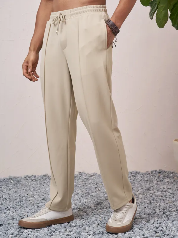 Highlander Men Beige Relaxed Fit Solid Regular Trouser