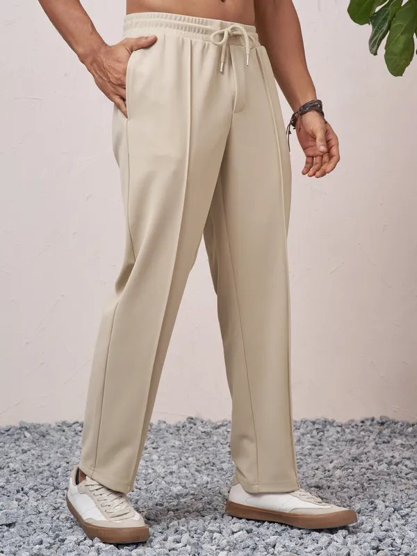 Highlander Men Beige Relaxed Fit Solid Regular Trouser