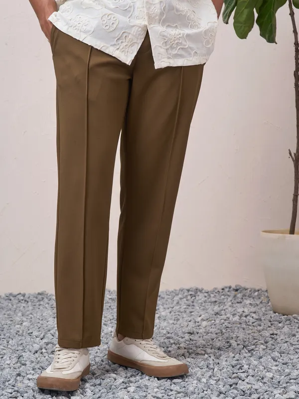 Highlander Men Brown Relaxed Fit Solid Regular Trouser