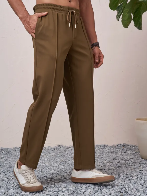 Highlander Men Brown Relaxed Fit Solid Regular Trouser