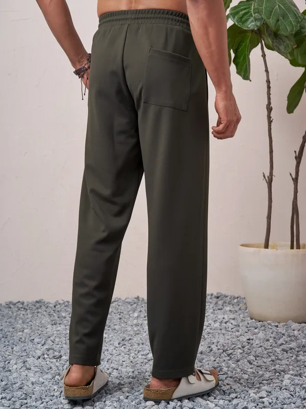 Highlander Men Olive Relaxed Fit Solid Regular Trouser