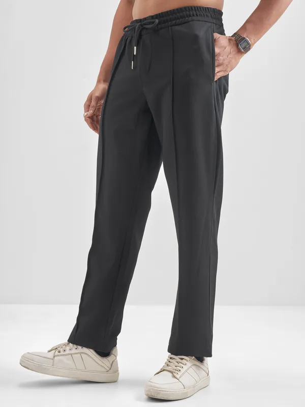 Highlander Men Black Relaxed Fit Solid Regular Trouser