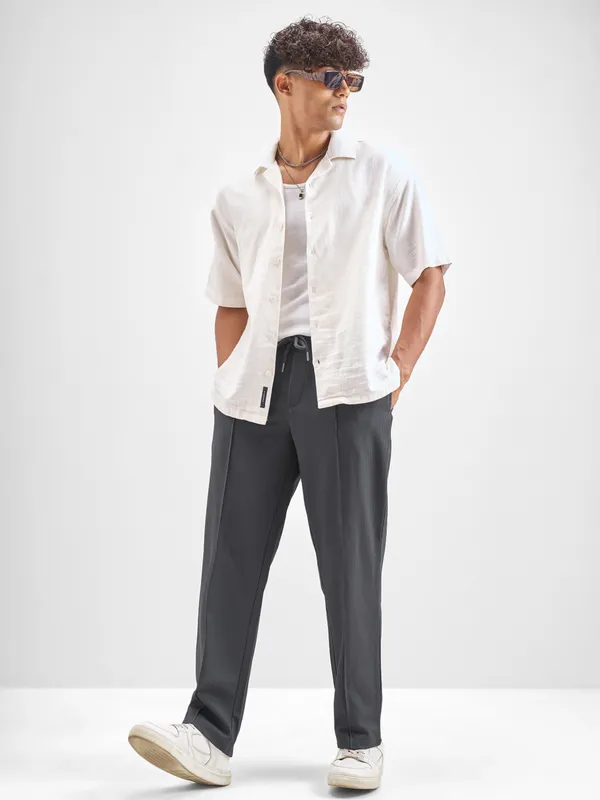 Highlander Men Grey Solid Regular Trouser